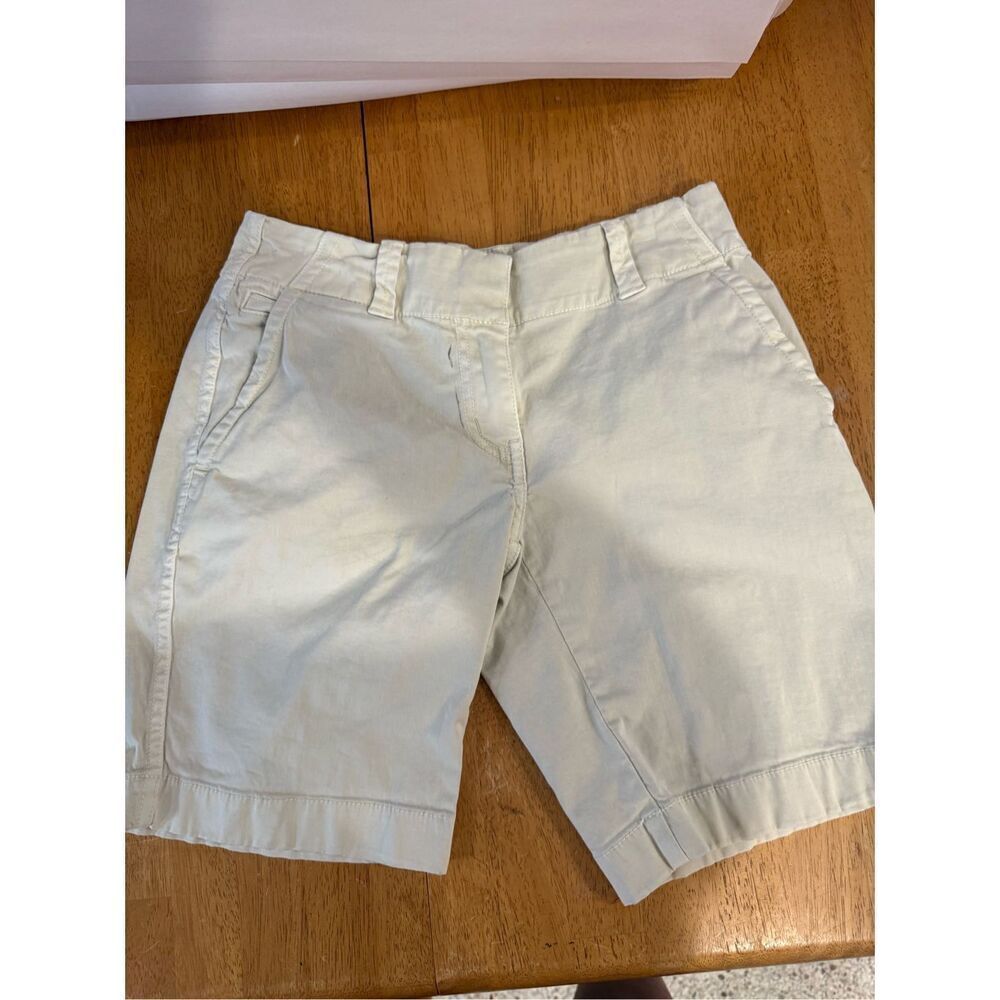 Vineyard Vines womens Beige Bermuda Shorts SZ 00 - Picture 1 of 9